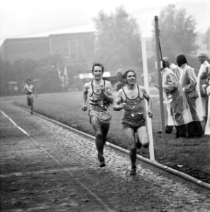 Nederlandse Atletiekkampioenschappen te Den Haag in de regen, Bestanddeelnr 926-5478