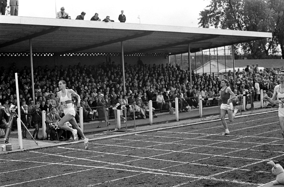 Nederlandse Atletiekkampioenschappen Rotterdam. Nummer 8 Finish 400m heren R. va, Bestanddeelnr 920-5976