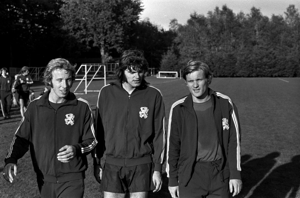 Nederlands elftal traint voor wedstrijd tegen DDR te Zeist vlnr debutanten J, Bestanddeelnr 925-0137