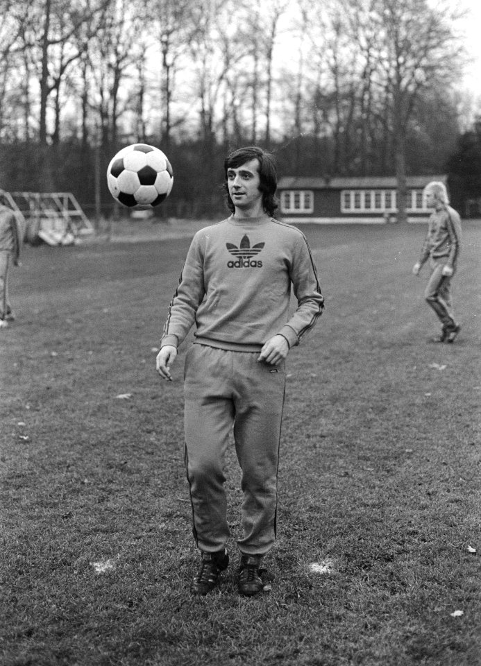 Nederlands elftalselectie traint in Zeist nr 13, 14 Willy van der Kuylen tijde, Bestanddeelnr 927-5907