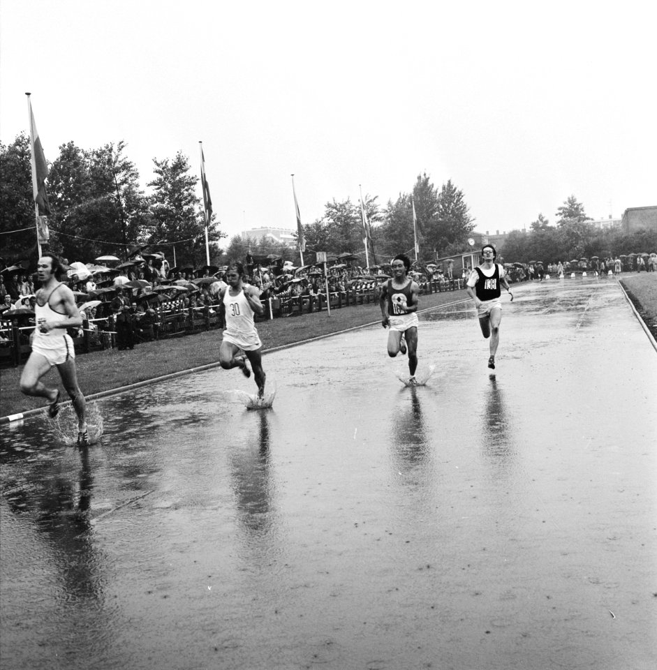 Nederlandse Atletiekkampioenschappen te Den Haag in de regen, Bestanddeelnr 926-5479