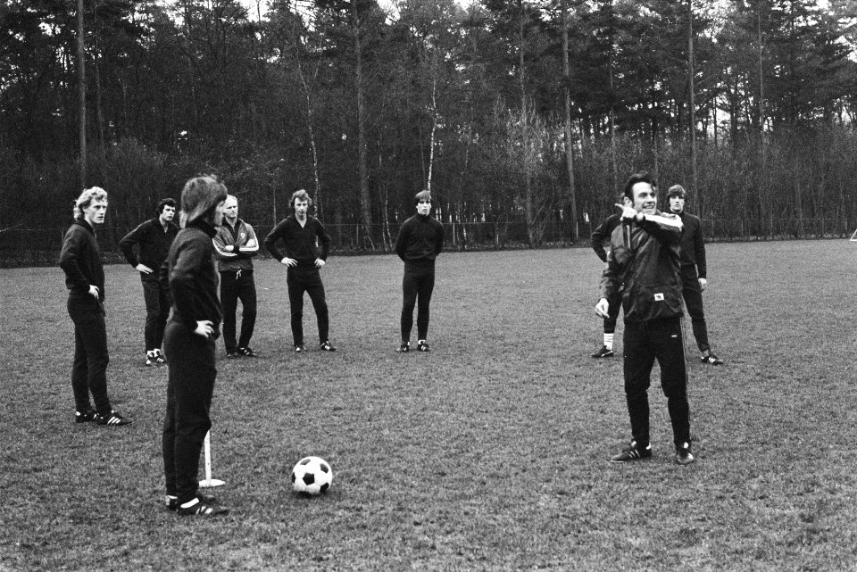 Nederlands elftal in Zeist bijeen i.v.m. wedstrijd in Londen momenten tijdens t, Bestanddeelnr 929-0157