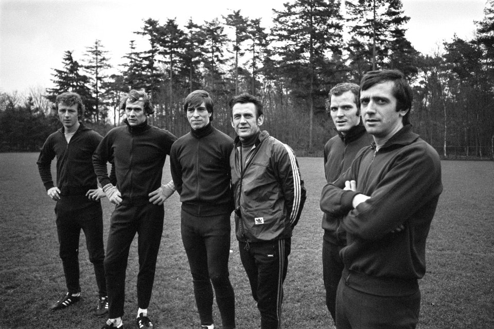 Nederlands elftal in Zeist bijeen i.v.m. wedstrijd in Londen v.l.n.r. Hoovenkam, Bestanddeelnr 929-0155