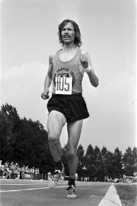 Nederlandse Atletiekkampioenschappen Den Haag , Gerard Terbroke wint tienduizend, Bestanddeelnr 928-7402