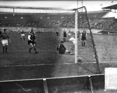 Nederlands elftal tegen Rapid. Spelmoment aangetast glasnegatief, Bestanddeelnr 905-2096