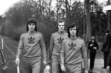 Nederlands elftalselectie traint in Zeist v.l.n.r. Van Hanegem (Feyenoord), Wil, Bestanddeelnr 927-5904