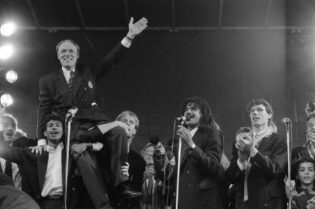 Nederlands elftal na Europees kampioenschap 1988 te Munchen in Amsterdam Rinus , Bestanddeelnr 934-2746
