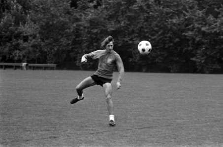 Nederlands elftal traint in Zeist, Cruijff in aktie, Bestanddeelnr 926-6215