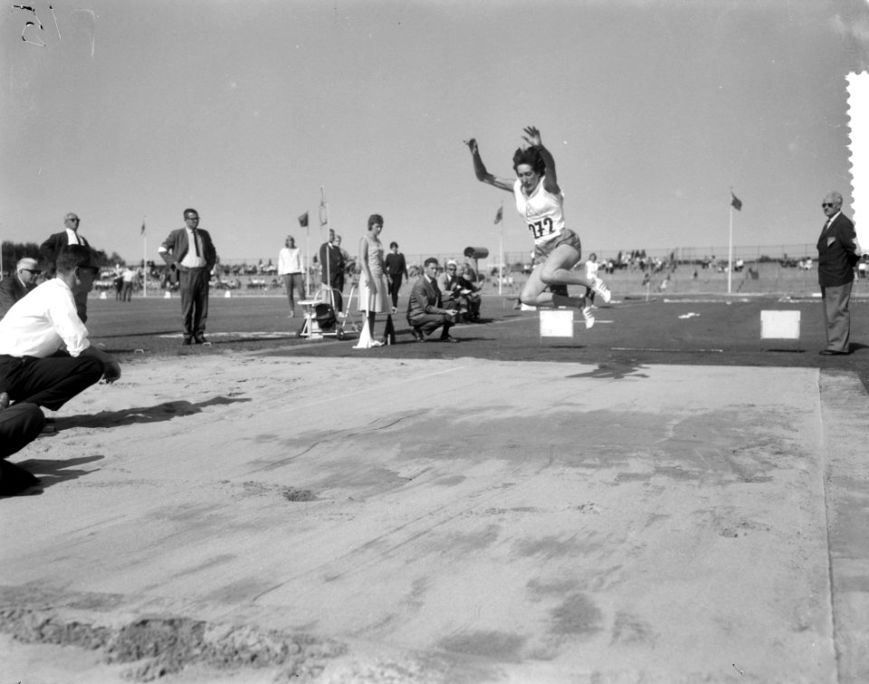 Nederlandse atletiek Beverwijk, Joke Bijleveld verspringen, Bestanddeelnr 916-7960