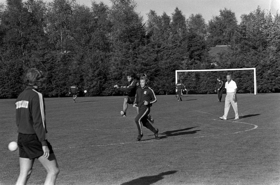 Nederlands elftal traint voor wedstrijd tegen DDR te Zeist, Bestanddeelnr 925-0144