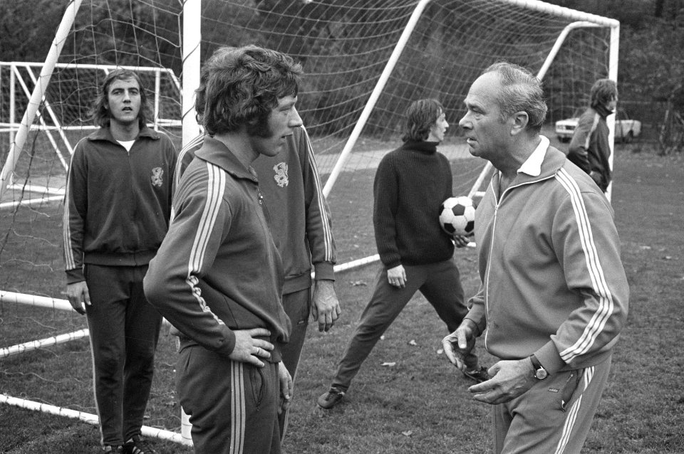Nederlands elftal traint in Zeist, Fadrhone traint Mansveld, Bestanddeelnr 925-9878