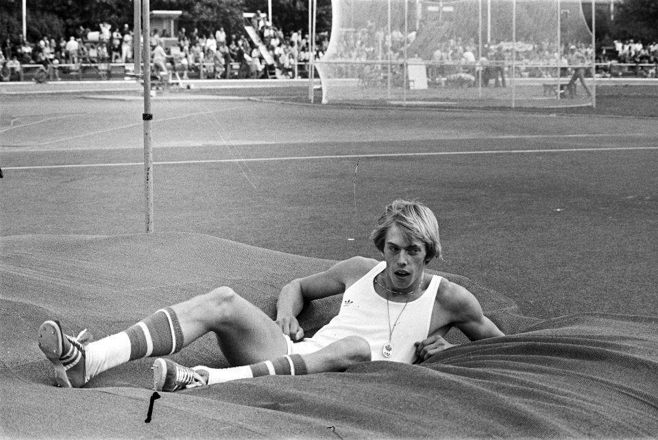 Nederlandse Atletiekkampioenschappen Den Haag , Ruud Wielart na de sprong, Bestanddeelnr 928-7400