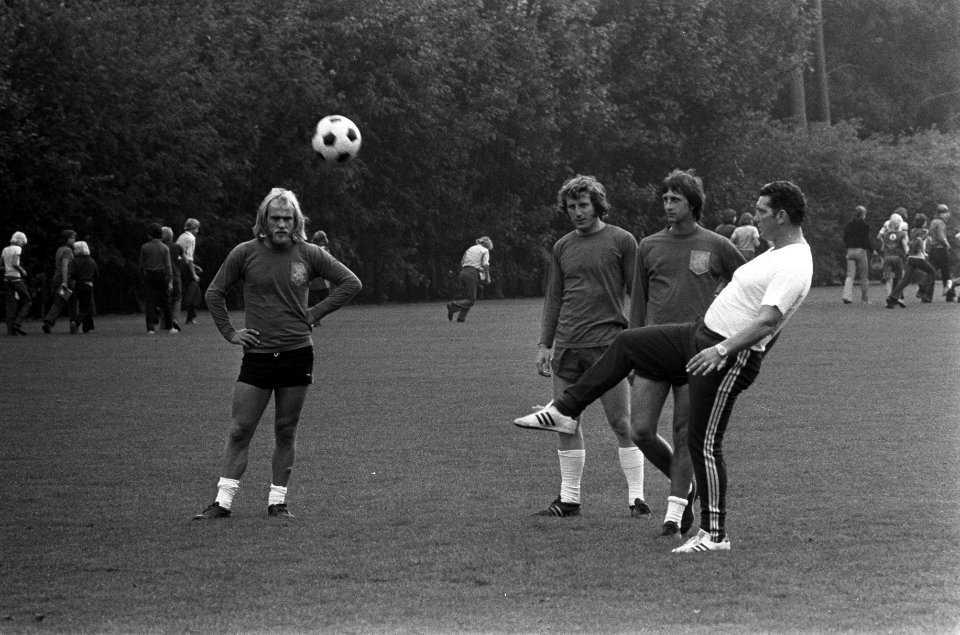 Nederlands elftal traint in Zeist, Brokamp, Schneider, Cruijff en trainer Van de, Bestanddeelnr 926-6213
