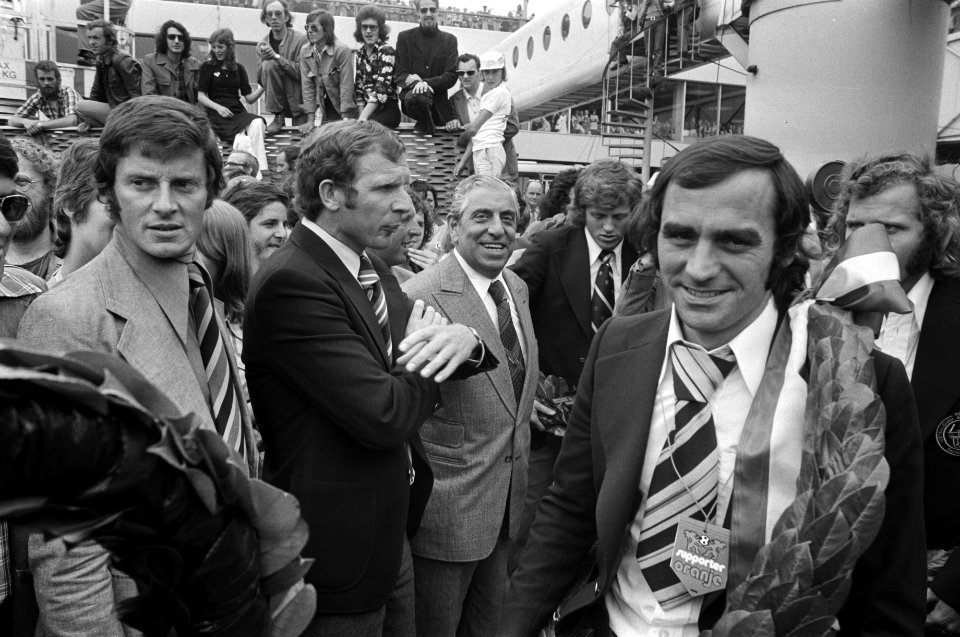 Nederlands elftal terug uit Munchen op Schiphol, spelers Schiphol, Bestanddeelnr 927-3133