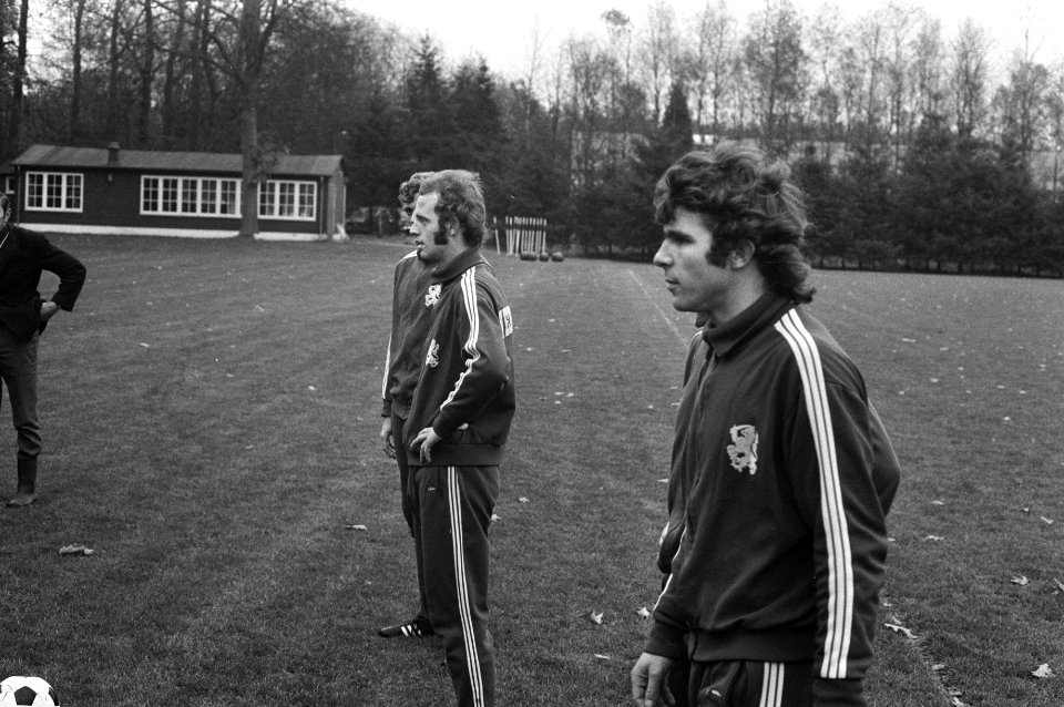 Nederlands elftal traint in Zeist, (l) Oekie Hoekema (r) W van Hanegem, Bestanddeelnr 925-1458