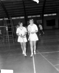 Nederlandse Badmintonkampioenschappen, kampioene Agnes Geene (r) en Henriette Er, Bestanddeelnr 919-0347