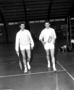 Nederlandse Badmintonkampioenschappen, Huub van Ginneken (rechts) en Ruud van Gi, Bestanddeelnr 919-0352