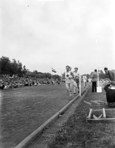 Nederlandse Atletiekkampioenschappen in Den Haag. Wim Slijkhuis aan kop bij de …, Bestanddeelnr 903-4823
