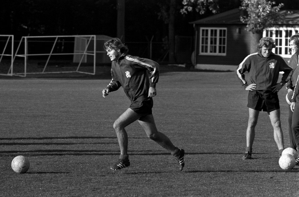 Nederlands elftal traint voor wedstrijd tegen DDR te Zeist, Bestanddeelnr 925-0148