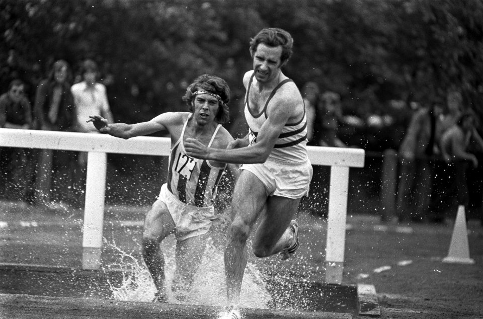 Nederlandse Atletiekkampioenschappen te Den Haag , Roelof Veld en Cor Vriend in , Bestanddeelnr 926-5472