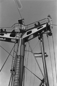 Nederlandse vlag in mast van Nederlands koopvaardijschip, Bestanddeelnr 935-2919