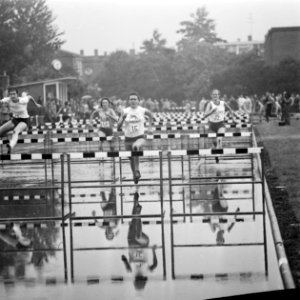 Nederlandse Atletiekkampioenschappen te Den Haag in de regen, Mieke van Wissen-S, Bestanddeelnr 926-5476