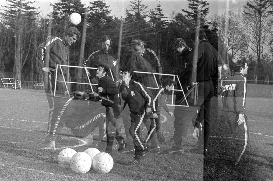 Nederlands elftal traint voor wedstrijd tegen Luxemburg, in Zeist, Bestanddeelnr 924-2918