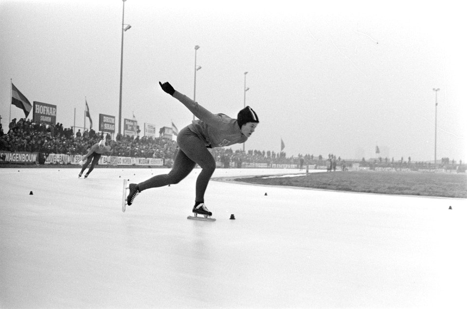Nederlandse Schaatskampioenschappen te Heerenveen nr. 9 Carry Geyssen in aktie, Bestanddeelnr 922-0109