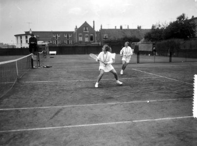 Nederlandse tenniskampioenschappen Metsbanen, Trudy Groenman en Anja Lepoutre (a, Bestanddeelnr 916-7620