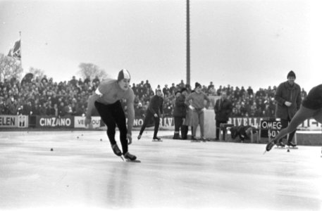 Nederlandse Schaatskampioenschappen te Heerenveen Frits Bartling in aktie, Bestanddeelnr 922-0101