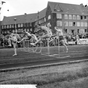 Nederlandse Atletiek Kampioenschappen 1962, 110 meter horden, de eerste horde E., Bestanddeelnr 914-2003