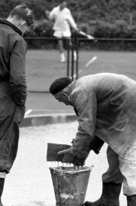 Nederlandse tenniskampioenschappen te Den Haag , baan 1 bespeelbaar, baan 2 word, Bestanddeelnr 911-5021