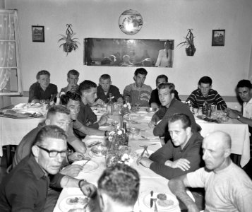 Nederlandse Tour de Francerenners in Mulhouse de Nederlandse renners aan tafel i, Bestanddeelnr 910-4683