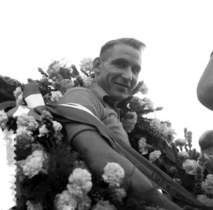 Nederlandse Tour de France ploeg in Olympisch Stadion gehuldigd, Bestanddeelnr 904-7098