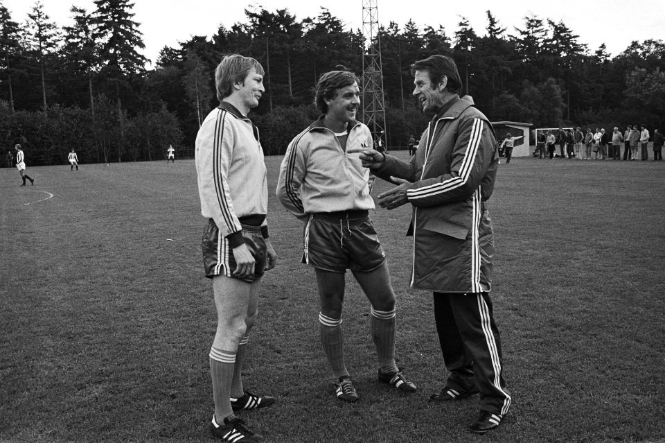 Nederlands elftal trainde vanmiddag in Zeist i.v.m. interland tegen West-Duitsla, Bestanddeelnr 931-0733