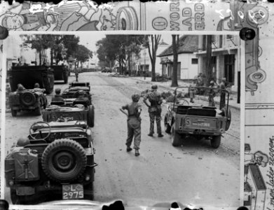 Nederlandse troepen in winkelstraat in Malang, Bestanddeelnr 902-3060