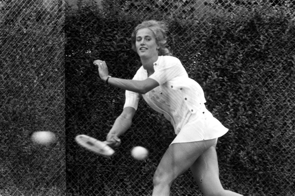 Nederlandse Tenniskampioenschappen te Scheveningen, Elly Appel in aktie, Bestanddeelnr 925-8189