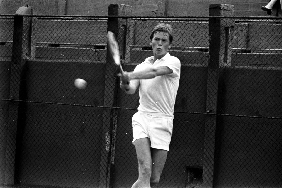 Nederlandse Tenniskampioenschappen te Scheveningen, K Visscher in aktie, Bestanddeelnr 925-8055