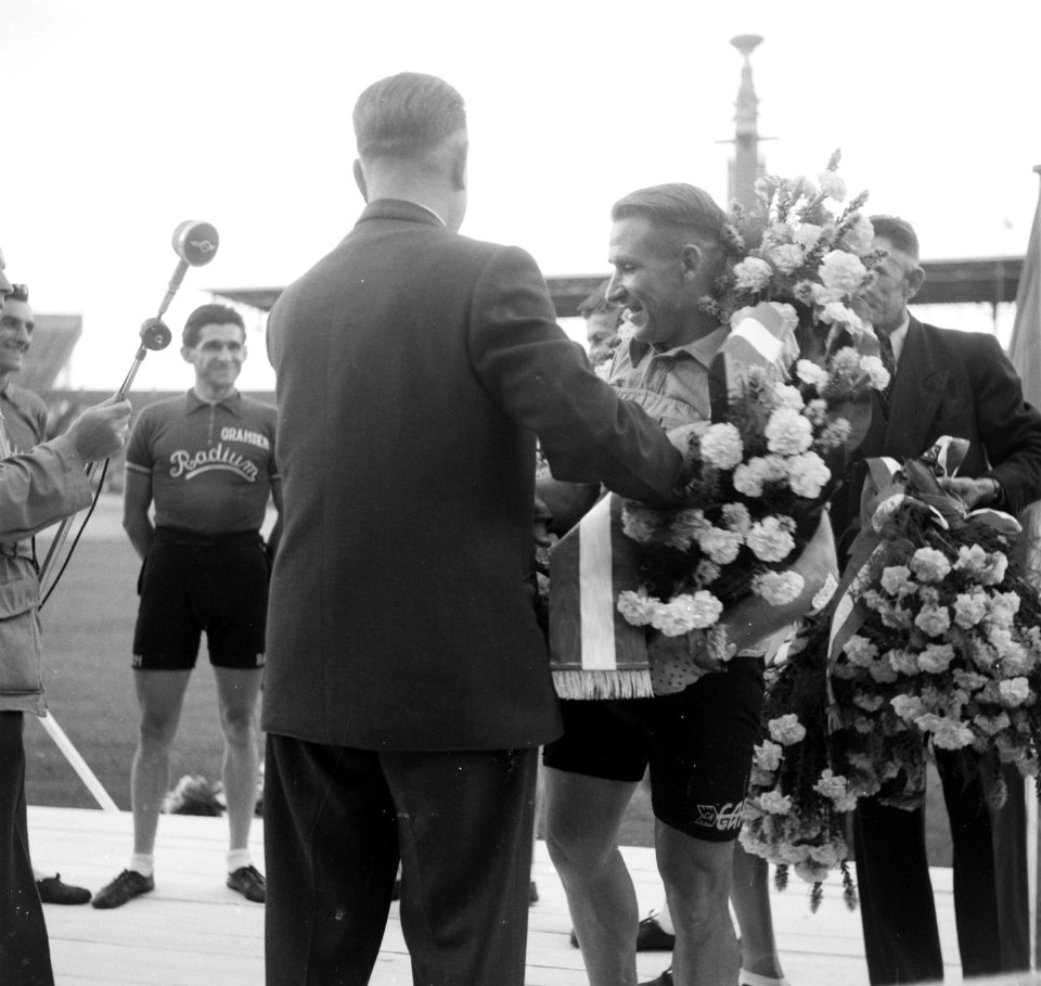 Nederlandse Tour de France ploeg in Olympisch Stadion gehuldigd, Bestanddeelnr 904-7099