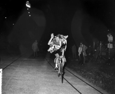 Nederlandse Wielerkampioenschap in het Olympisch Stadion Nederlands kampioen ach, Bestanddeelnr 911-3259