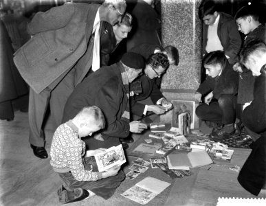 Nederlandse Vereniging De Verzamelaar houdt in de Koopmansbeurs te Amsterdam h, Bestanddeelnr 910-0712