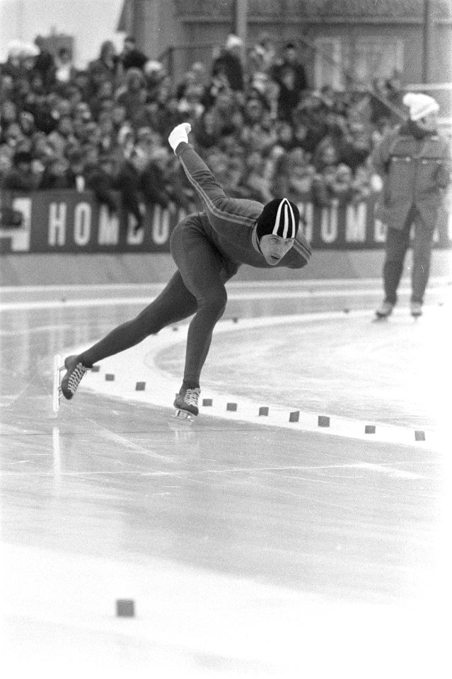 Nederlandse schaatskampioenschappen Deventer dames en heren Verkerk in actie, Bestanddeelnr 925-2925