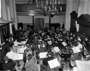 Nederlandse Studenten Orkest begonnen met repetities in Ruine Kerk te Bergen, Bestanddeelnr 917-3025