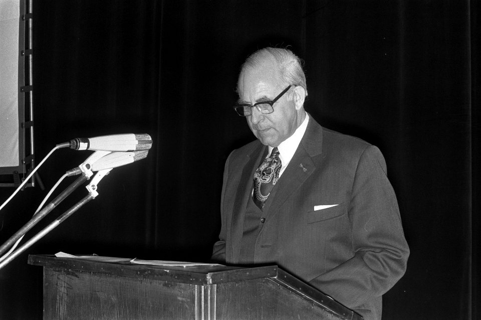 Nederlandse Wegen Congres, Utrecht, prof ir JA Michon aan het woord, Bestanddeelnr 925-2203