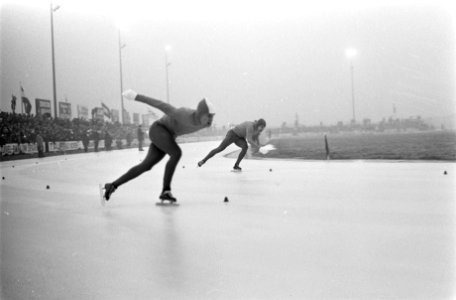 Nederlandse Schaatskampioenschappen te Heerenveen Jan Bols (links) en Verkerk in, Bestanddeelnr 922-0095