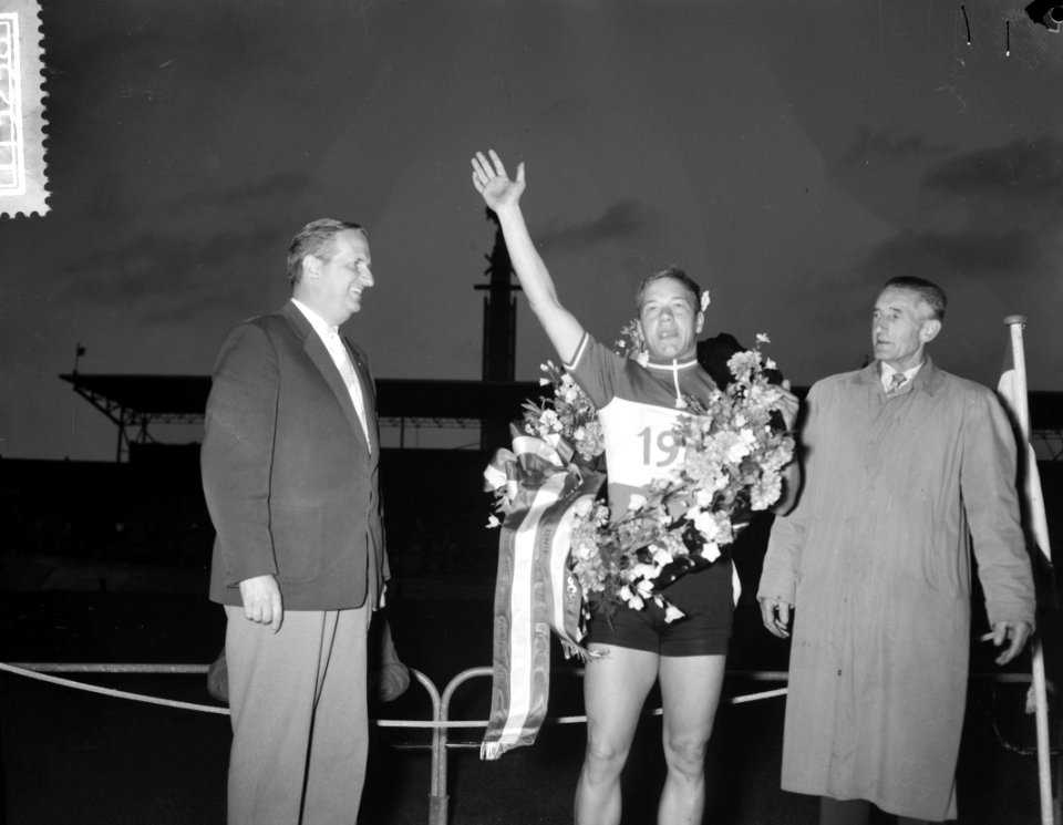 Nederlandse Wielerkampioenschap in het Olympisch Stadion Nederlands kampioen ama, Bestanddeelnr 911-3258