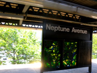 Neptune Av plat fr SB F train jeh photo