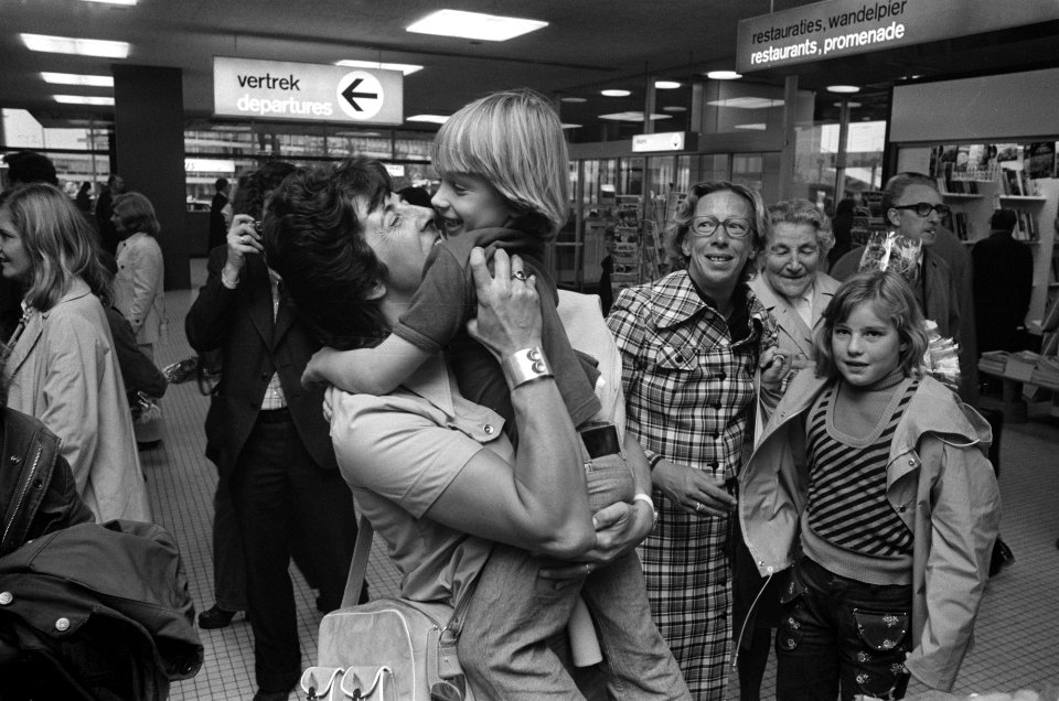 Nederlandse toeristen terug uit Cairo op Schiphol, Bestanddeelnr 926-7583