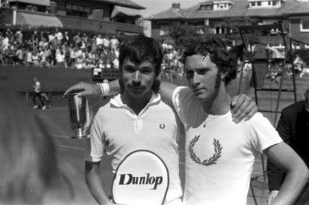 Nederlandse Tenniskampioenschappen te Scheveningen, Rolf Thung (links) met Jan H, Bestanddeelnr 925-8199