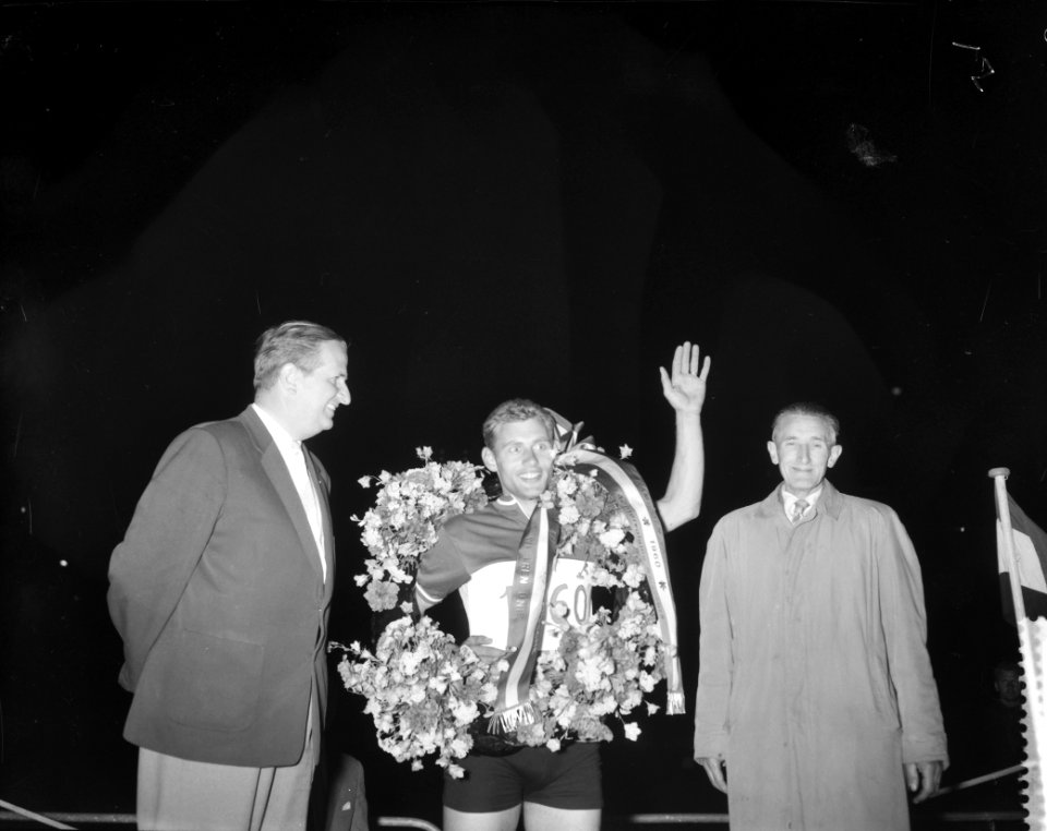 Nederlandse Wielerkampioenschap in het Olympisch Stadion Nederlands kampioen ach, Bestanddeelnr 911-3260
